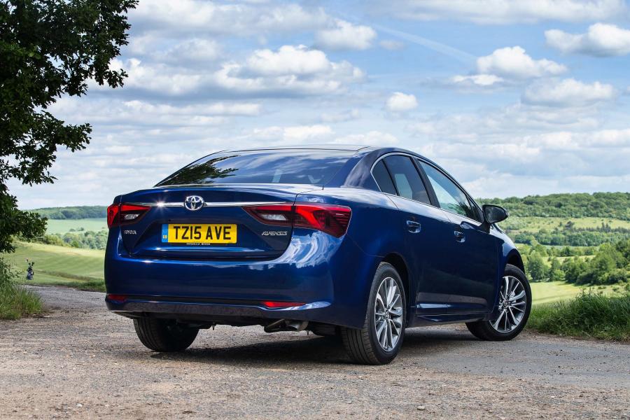  Toyota Avensis 2015 года  (UK) (фото 11 из 27)